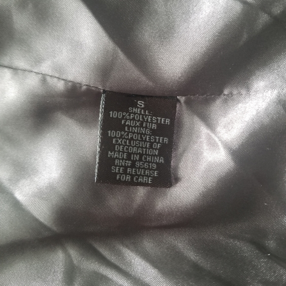 Taupe Faux Fur Vest with Front Pockets - Picture 4 of 4